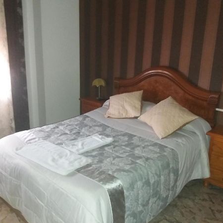 Hostal Texas 2 Fuentes de Ebro Buitenkant foto