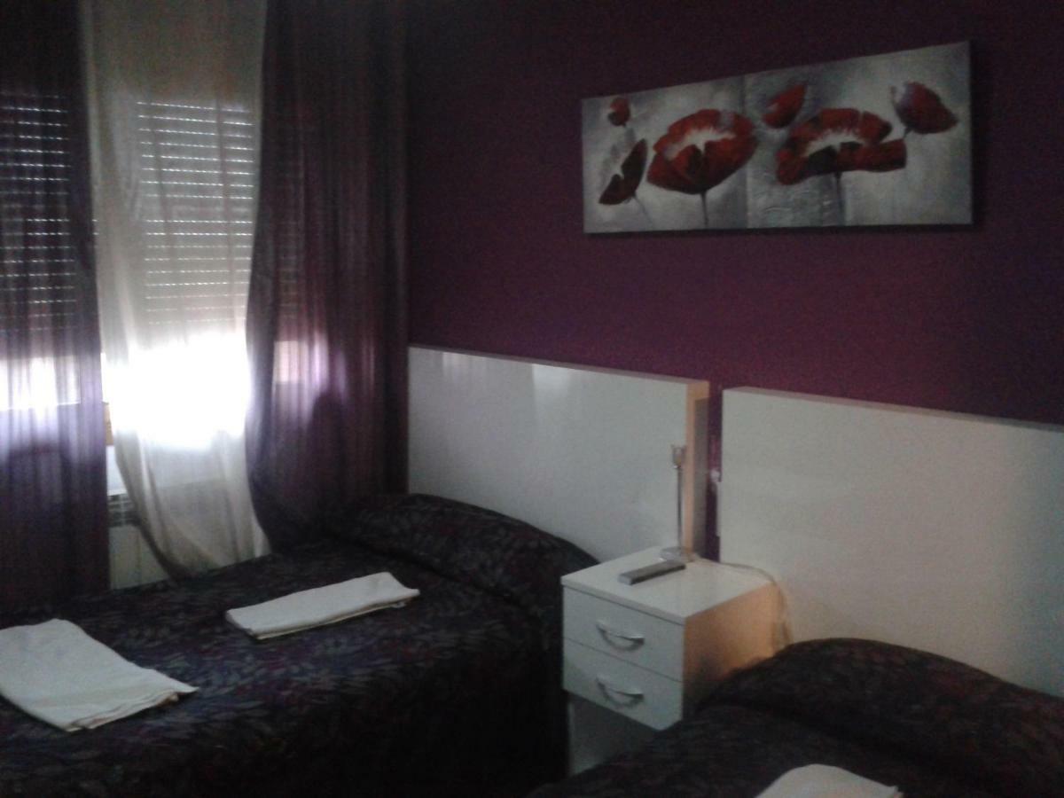 Hostal Texas 2 Fuentes de Ebro Buitenkant foto